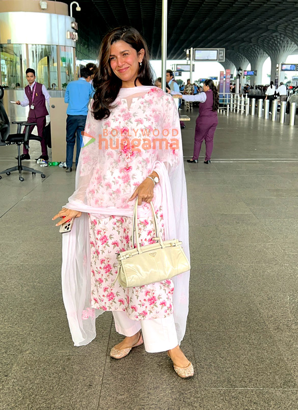 photos kareena kapoor khan nimrat kaur jeetendra and ektaa r kapoor snapped at the airport 2