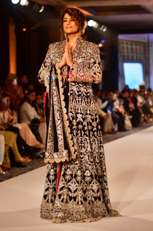 photos kartik aaryan triptii dimri and others turn showstoppers at the manish malhotra fashion show 7