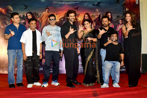 photos kartik aaryan vidya balan triptii dimri and others snapped at bhool bhulaiyaa 3 trailer launch at raj mandir theater jaipur 1