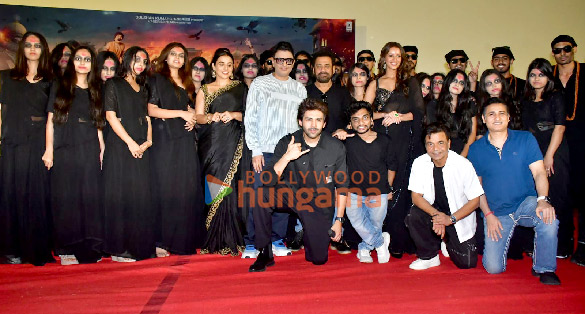 photos kartik aaryan vidya balan triptii dimri and others snapped at bhool bhulaiyaa 3 trailer launch at raj mandir theater jaipur 2