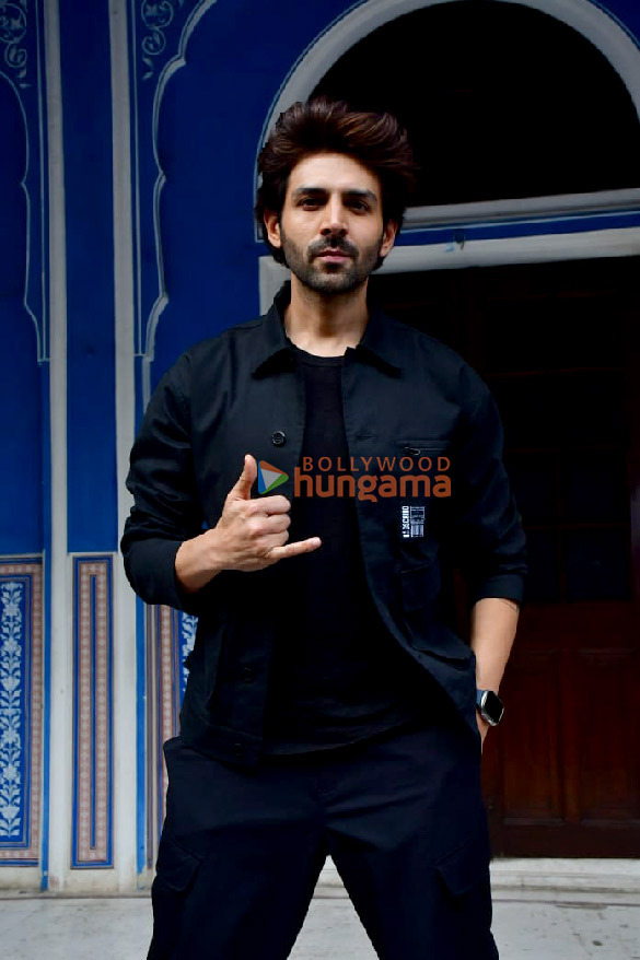 photos kartik aaryan vidya balan triptii dimri and others snapped at bhool bhulaiyaa 3 trailer launch at raj mandir theater jaipur 990 3