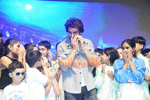photos kartik aaryan and sonu nigam launch the song hukkush phukkush from bhool bhulaiyaa 3 2