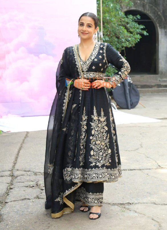 photos kartik aaryan and vidya balan snapped at sa re ga ma pa set for bhool bhulaiyaa 3 promotion 5