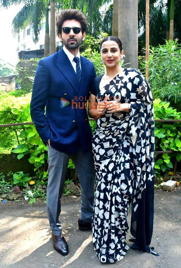 Photos: Kartik Aaryan and Vidya Balan snapped promoting Bhool Bhulaiyaa 3 on the sets of KBC 16 Photos: Kartik Aaryan and Vidya Balan snapped promoting Bhool Bhulaiyaa 3 on the sets of KBC 16