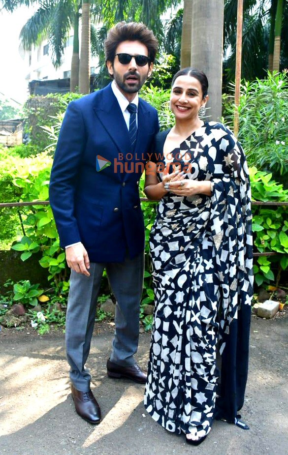 photos kartik aaryan and vidya balan snapped promoting bhool bhulaiyaa 3 on the sets of kbc 16 3
