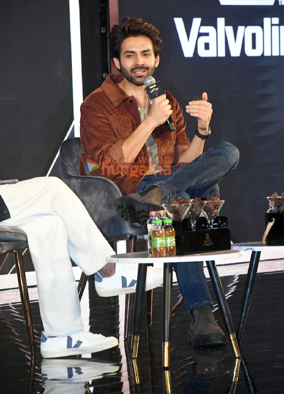 photos kartik aaryan snapped at bollywood hungama ott india fest 2024 for bhool bhulaiyaa 3 discussion 1