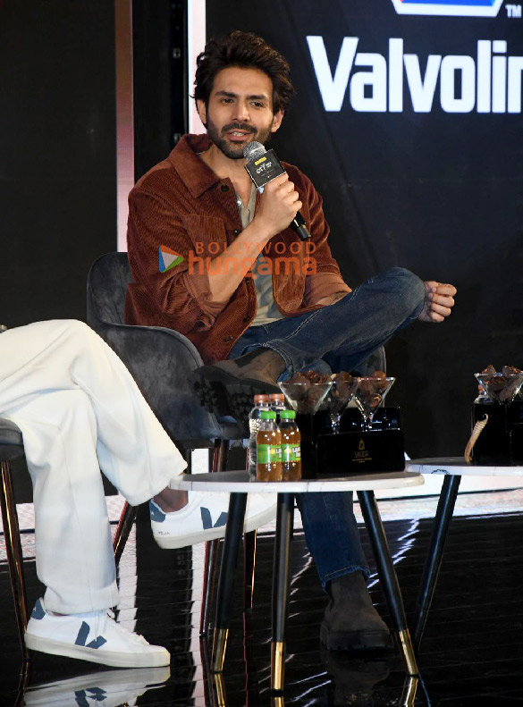 photos kartik aaryan snapped at bollywood hungama ott india fest 2024 for bhool bhulaiyaa 3 discussion 2