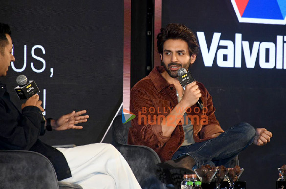 photos kartik aaryan snapped at bollywood hungama ott india fest 2024 for bhool bhulaiyaa 3 discussion 6