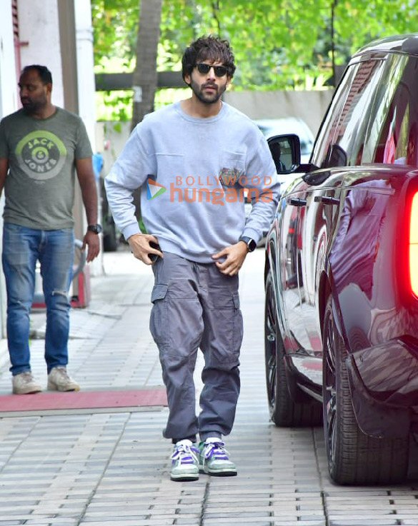 photos kartik aaryan snapped at t series office in andheri 6 2