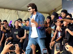 Photos: Kartik Aaryan snapped while promoting the title track of Bhool Bhulaiyaa 3 with his fans in Hyderabad