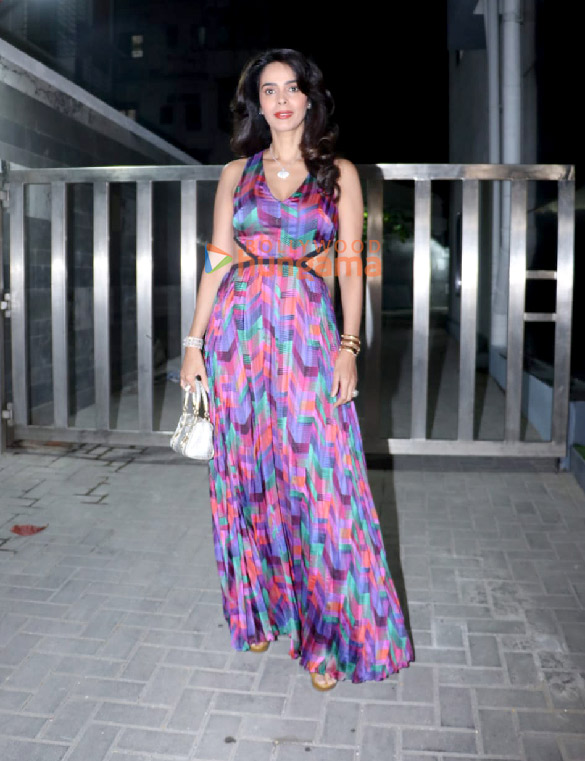 photos mallika sherawat snapped cutting his birthday cake 6