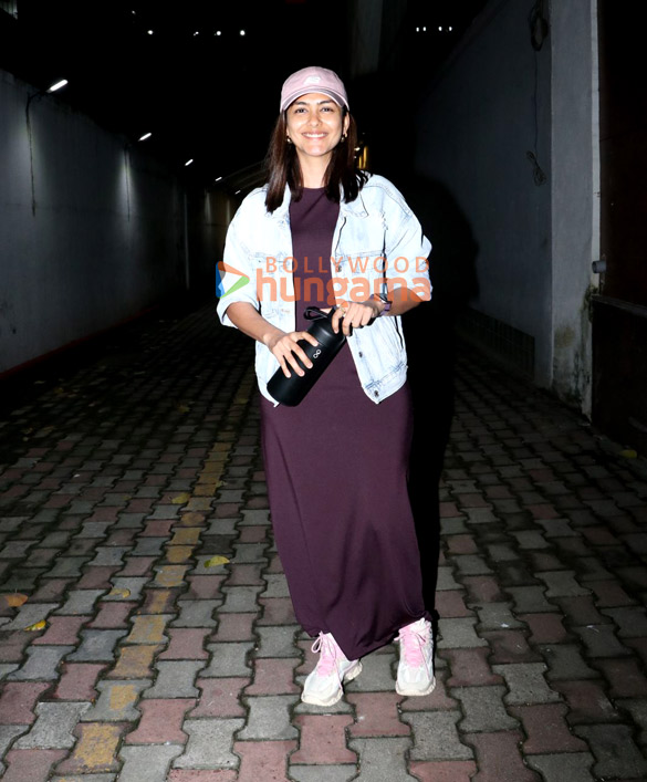 Photos: Mrunal Thakur snapped at Mahesh Bhatt’s office in Bandra Photos: Mrunal Thakur snapped at Mahesh Bhatt’s office in Bandra