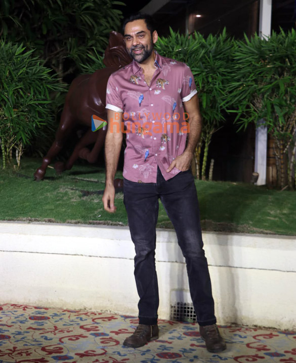 photos nora fatehi tiger shroff and others attend the welcome party for warner music group 5 2