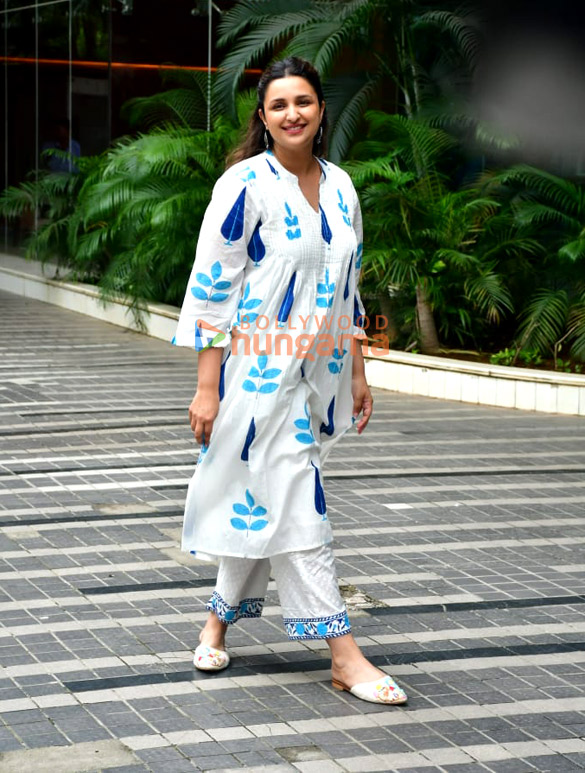 photos parineeti chopra snapped in andheri 3 8