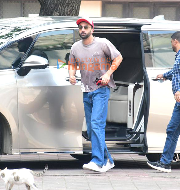 photos ranbir kapoor snapped at sanjay leela bhansalis house in juhu 11