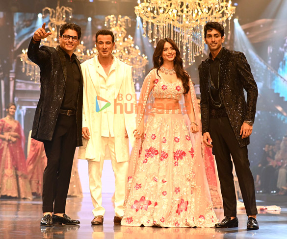 Photos: Ronit Roy and Soundarya Sharma snapped walking the ramp at the Bombay Times Fashion Week Photos: Ronit Roy and Soundarya Sharma snapped walking the ramp at the Bombay Times Fashion Week
