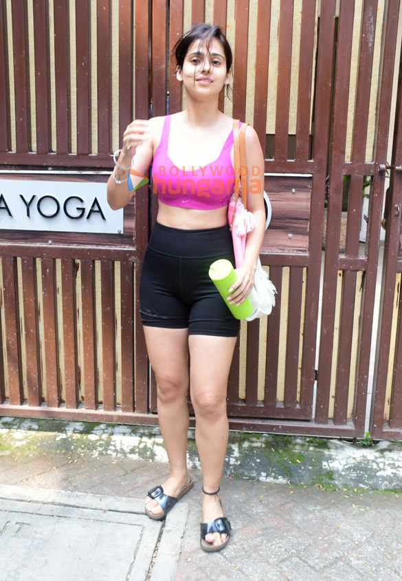 photos rose sardana spotted outside yoga class in bandra 5