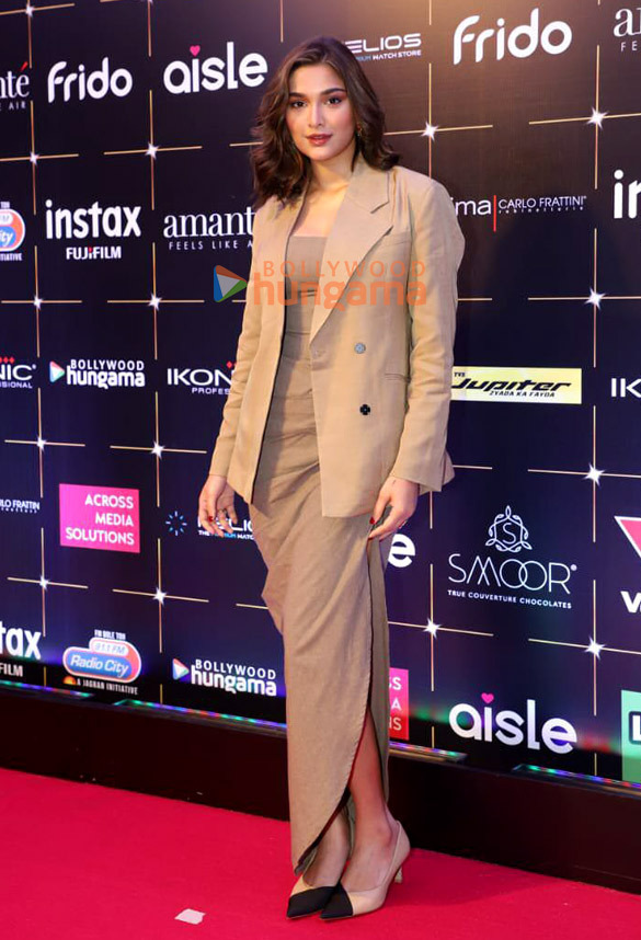 photos saiee manjrekar zareen khan prajakta koli and bhuvan bam snapped at the bollywood hungama ott india fest day 1 6