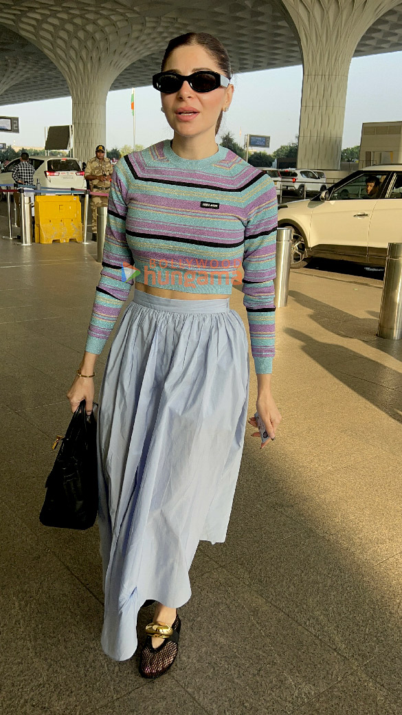 photos shraddha kapoor and kanika kapoor snapped at the airport 2