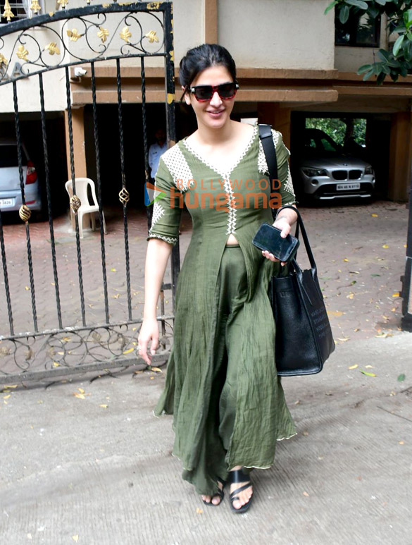 photos shruti haasan snapped in pali hill 6
