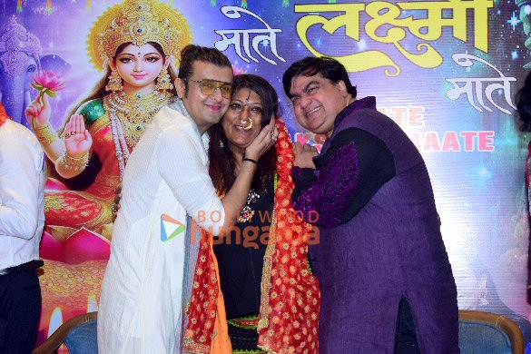 photos sonu nigam anup jalota and others graces the launch of minal nigams maate lakshmi maate album 8