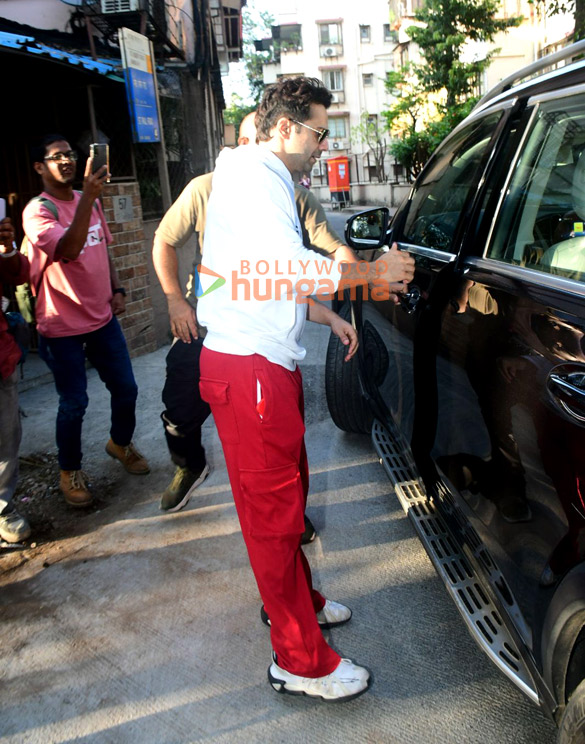 photos varun dhawan snapped at a dubbing studio in bandra 1