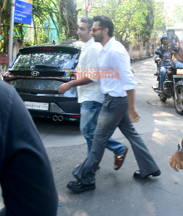 photos varun dhawan snapped outside a dubbing studio in bandra 2