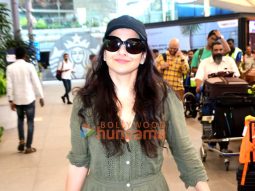 Photos: Vidya Balan snapped at Mumbai airport returning from Bhool Bhulaiyaa 3 promotions
