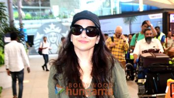 Photos: Vidya Balan snapped at Mumbai airport returning from Bhool Bhulaiyaa 3 promotions