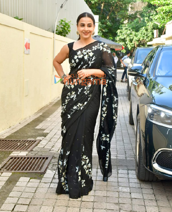 photos vidya balan snapped at pvr juhu 1