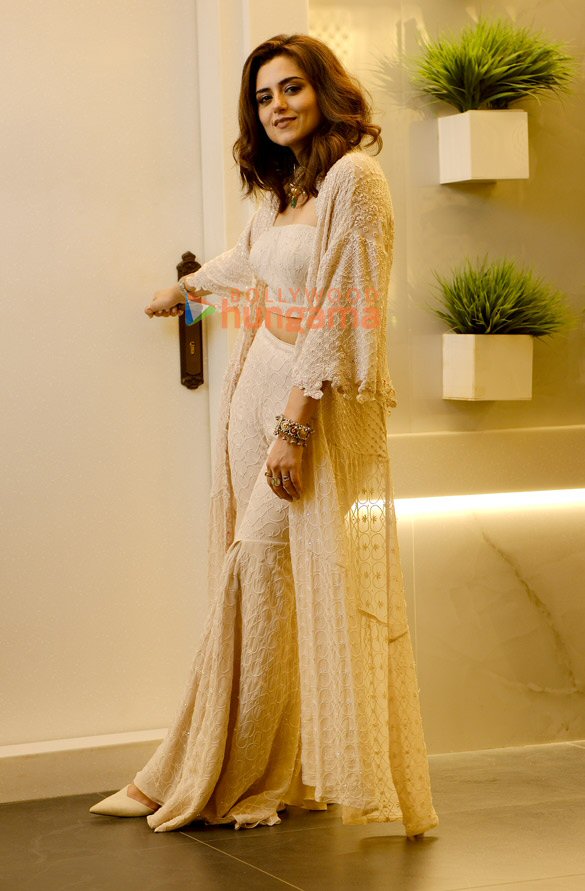 ridhi dogra 5 4