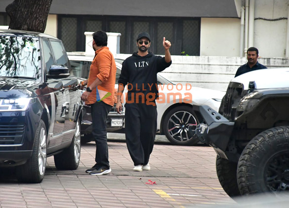 Photos: Vicky Kaushal snapped at Sanjay Leela Bhansali’s house Photos: Vicky Kaushal snapped at Sanjay Leela Bhansali’s house