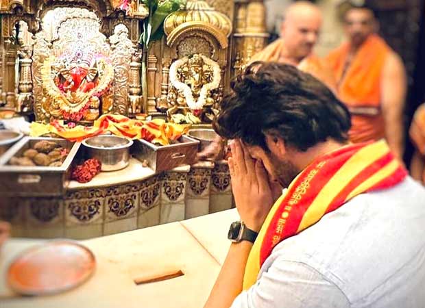 Kartik Aaryan seek blessings at Siddhivinayak Temple as Bhool Bhulaiyaa 3 hit theatres; says, “Thank you Bappa for my biggest Friday”