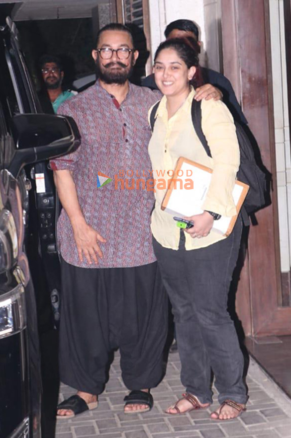 photos aamir khan snapped with daughter ira khan in bandra 1
