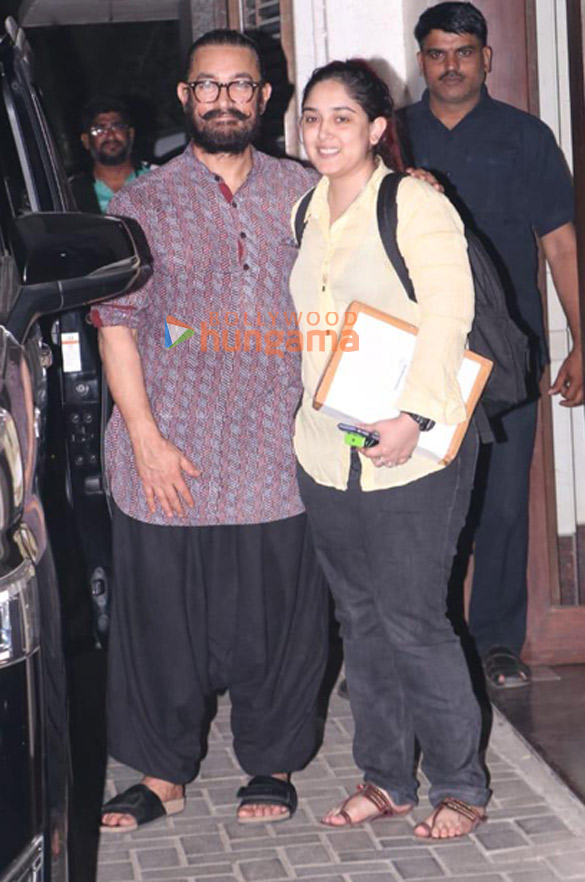 photos aamir khan snapped with daughter ira khan in bandra 2