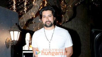 Photos: Aftab Shivdasani snapped at Hakim Aalim’s salon in Bandra