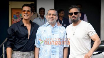 Photos: Akshay Kumar, Suniel Shetty and Paresh Rawal snapped at Kalina airport