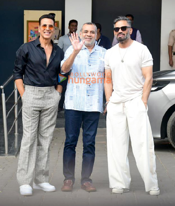 photos akshay kumar suniel shetty and paresh rawal snapped at kalina airport 3