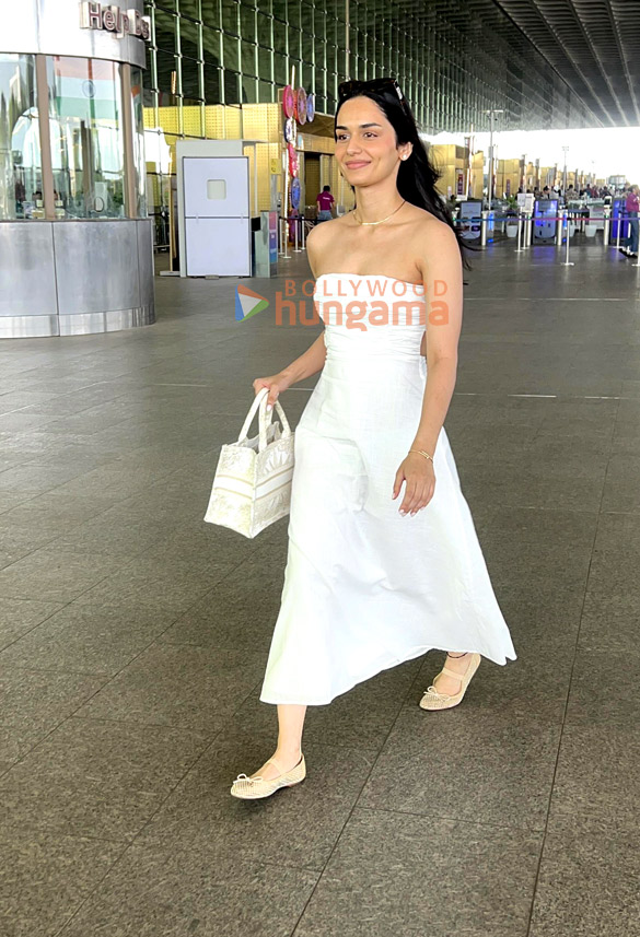 photos alaya f manushi chhillar sara ali khan and others snapped at the airport 2