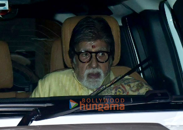 photos amitabh bachchan snapped at pratiksha bungalow for laxmi pujan 5