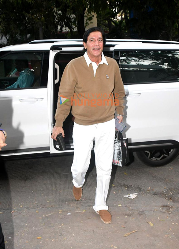 photos ananya panday and father chunky panday attended a photo shoot in bandra 3