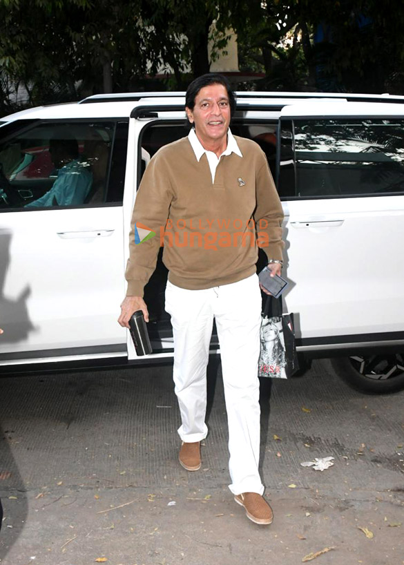 photos ananya panday and father chunky panday attended a photo shoot in bandra 5