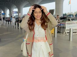 Photos: R Madhavan and Anusha Dandekar snapped at the airport