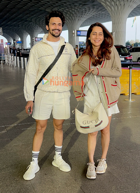 photos anusha dandekar snapped at the airport 3