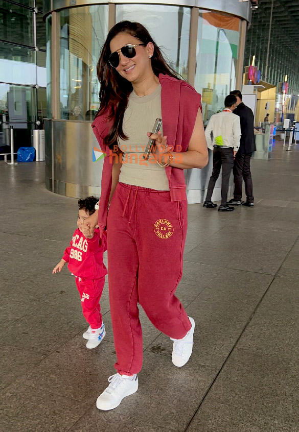 photos farhan akhtar gauahar khan kiku sharda and orhan awatramani snapped at the airport 2