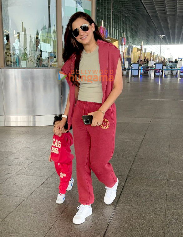 photos farhan akhtar gauahar khan kiku sharda and orhan awatramani snapped at the airport 6