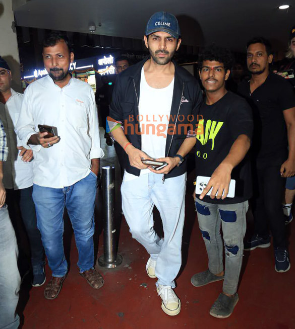 Photos: Kartik Aaryan and Saiee Manjrekar snapped at the airport