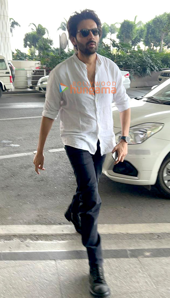 photos kartik aaryan and sonam kapoor ahuja snapped at the airport 2