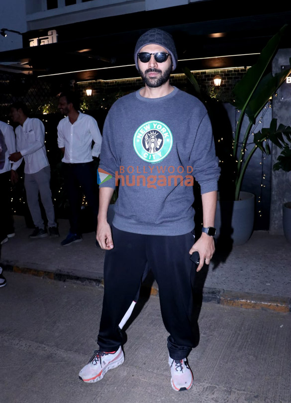photos kartik aaryan snapped in bandra 4 10