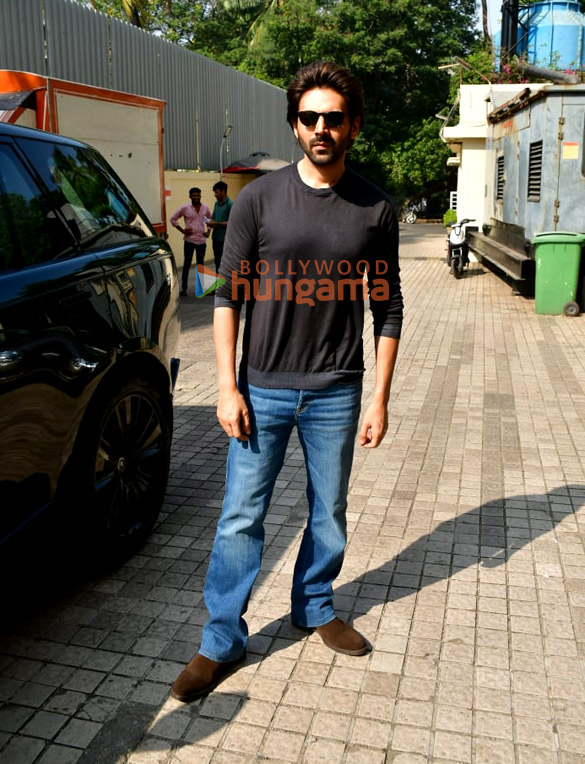 photos kartik aaryan snapped outside juhu pvr 3